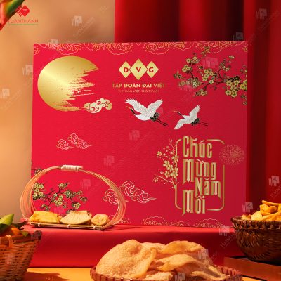 Một chiếc hộp giấy quà tết