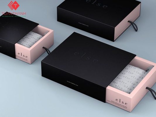 Hộp cứng thường được dùng trong gói quà tặng